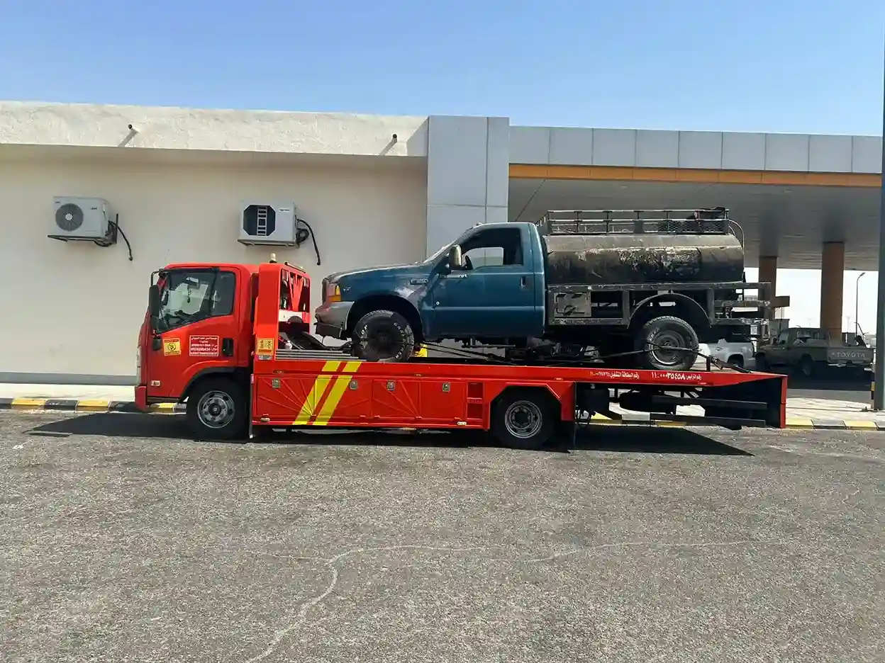 Flatbed truck near Jubail Al Nakheel