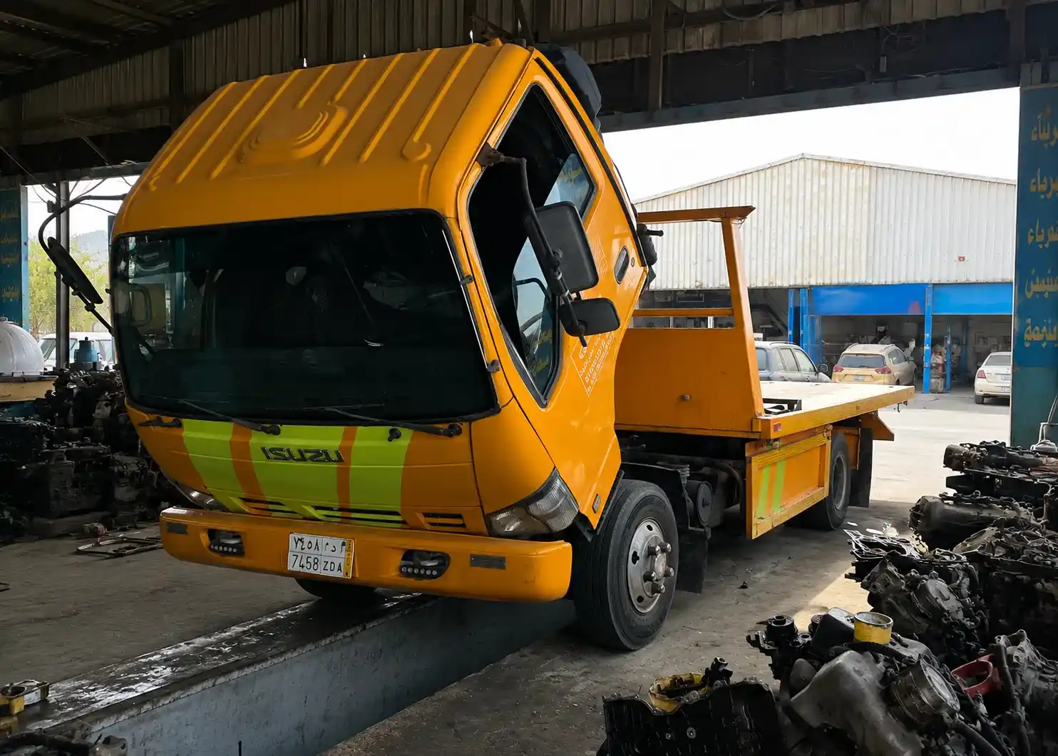 Hydraulic flatbed truck in Jubail